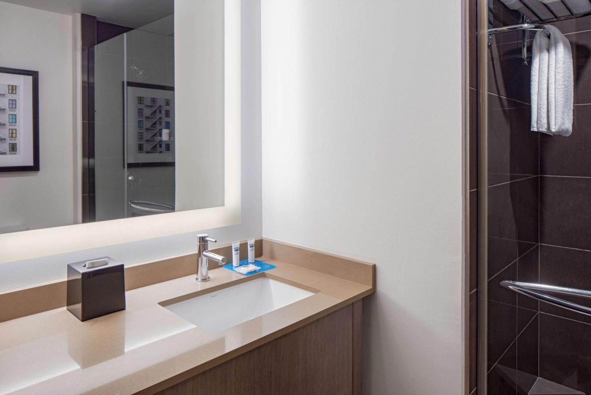 Отель Hyatt House New Orleans Downtown Экстерьер фото